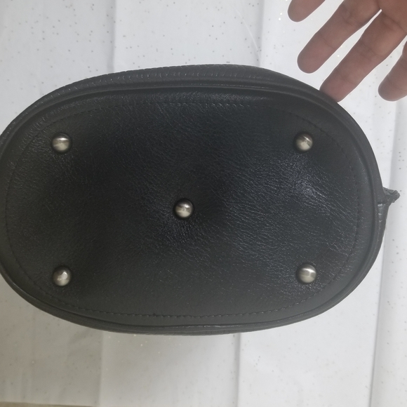 Patricia Nash black leather embossed bucket bag - Picture 9 of 9